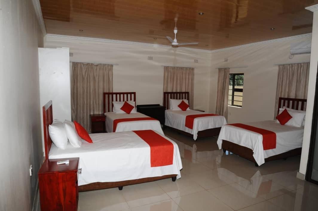 Pillacol Guest House Victoria Falls Exteriér fotografie