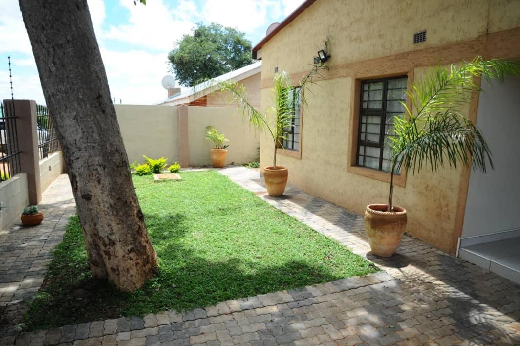 Pillacol Guest House Victoria Falls Exteriér fotografie