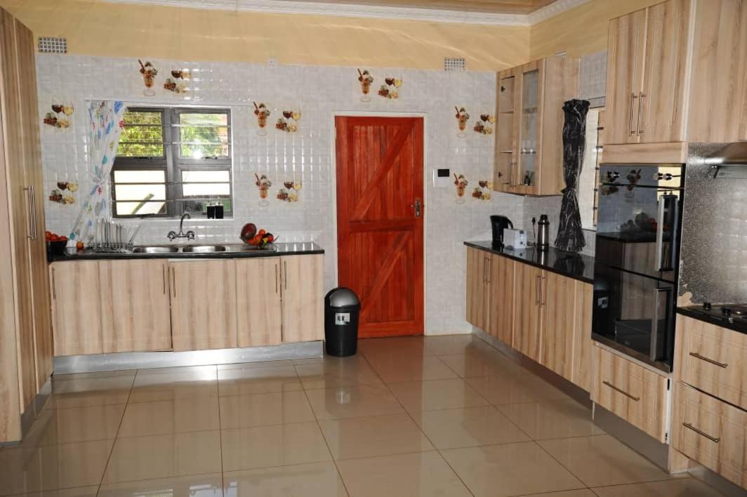 Pillacol Guest House Victoria Falls Exteriér fotografie